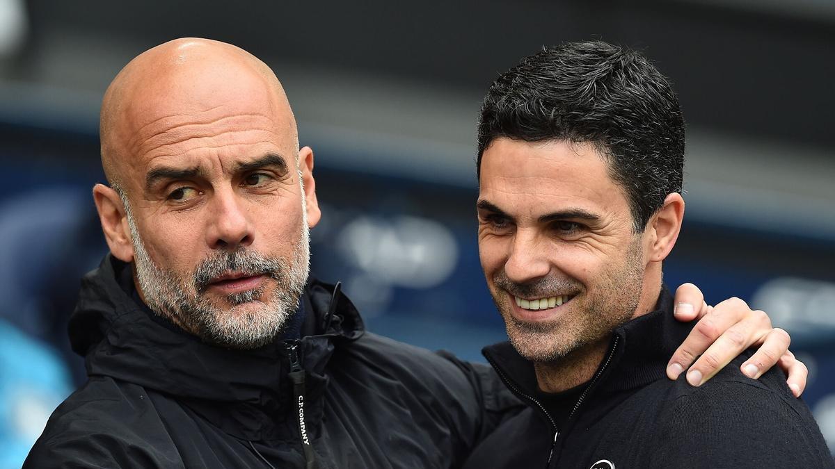 El entrenador del Manchester City, Pep Guardiola y el del Arsenal, Mikel Arteta