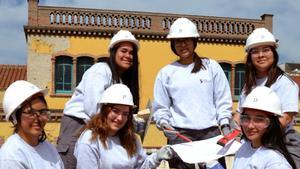 Alumnas de la Escola del Treball de Barcelona, el centro de FP más grande de España.