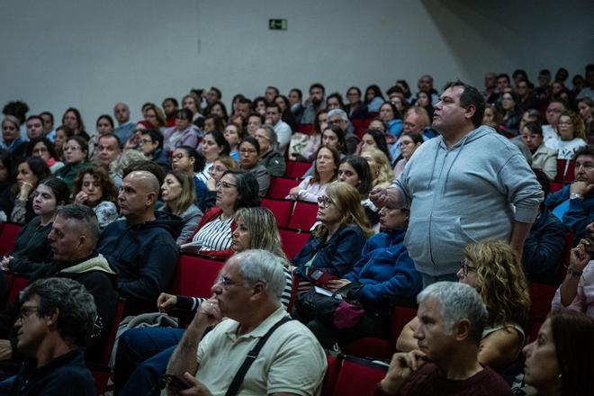 Un ejército de voluntarios se ponen manos a la obra para ayudar a los asistentes a los actos del papa León en Tenerife