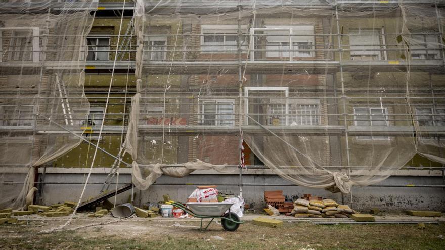 Fachada de una vivienda en construcción, en imagen de archivo.