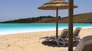Ni Grecia ni Italia: Málaga tiene la laguna artificial más grande de toda Europa, con aguas cristalinas y arena blanca