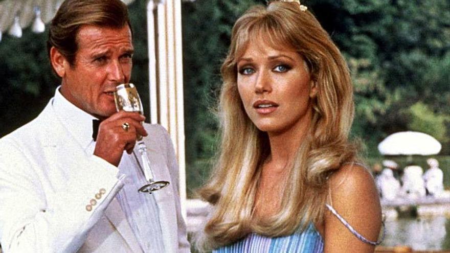 Mor Tanya Roberts, «noia Bond» amb Roger Moore