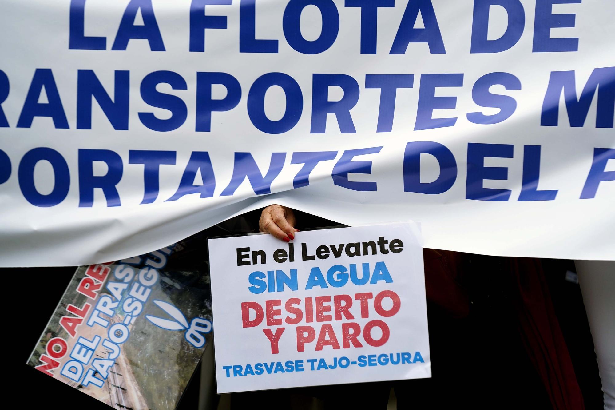 Las imágenes de la concentración en defensa del Trasvase Tajo-Segura en Madrid