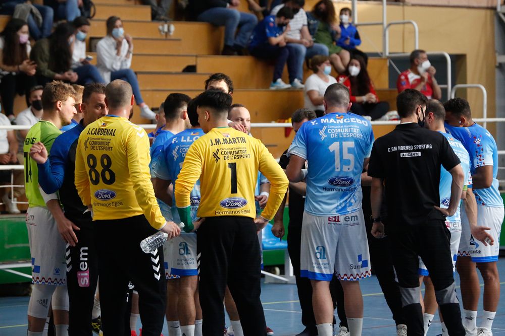 Las imágenes del Cajasur Córdoba Balonmano ante el Sporting Alicante