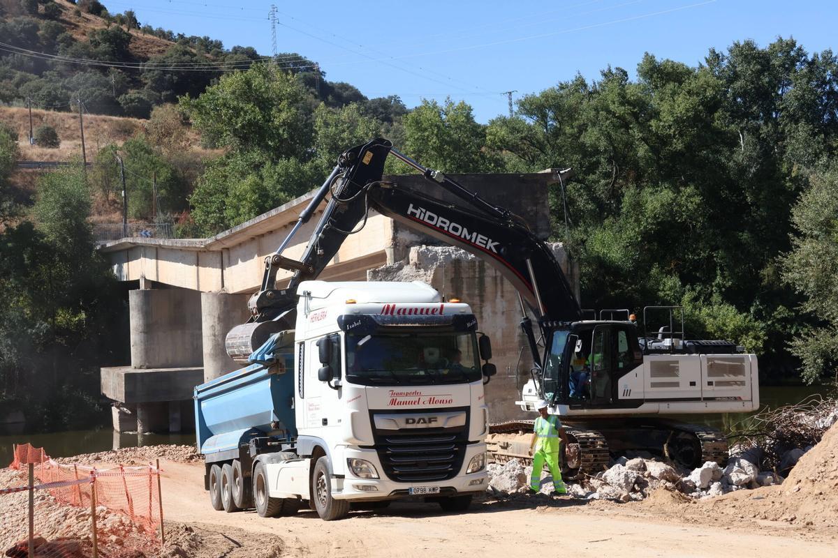 Adiós a 75 años de historia del puente de Granja Florencia.