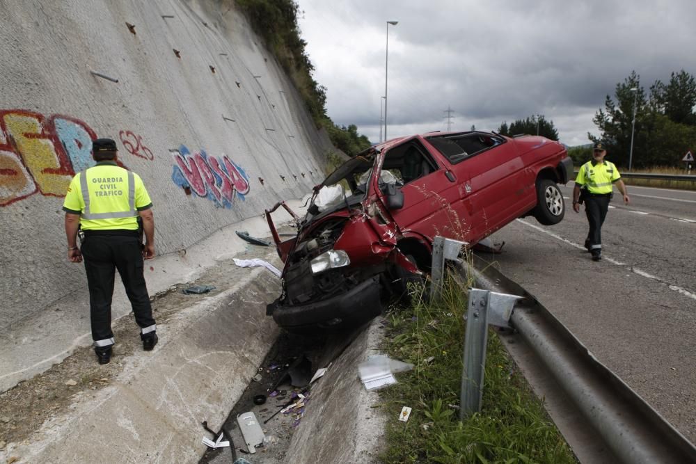 Accidente en la A-8 a la altura de Tremañes