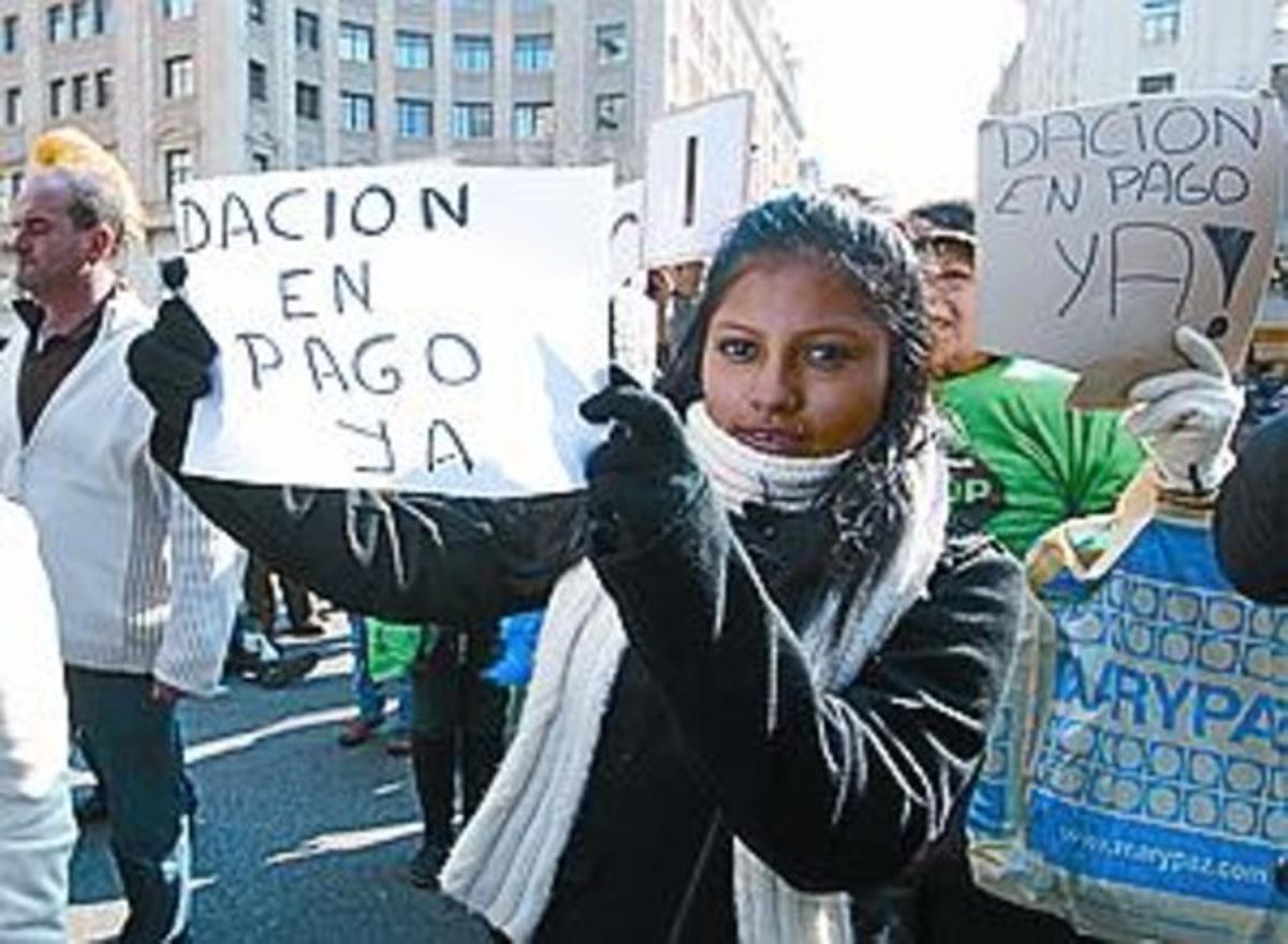 Protesta a favor de la dación en pago.