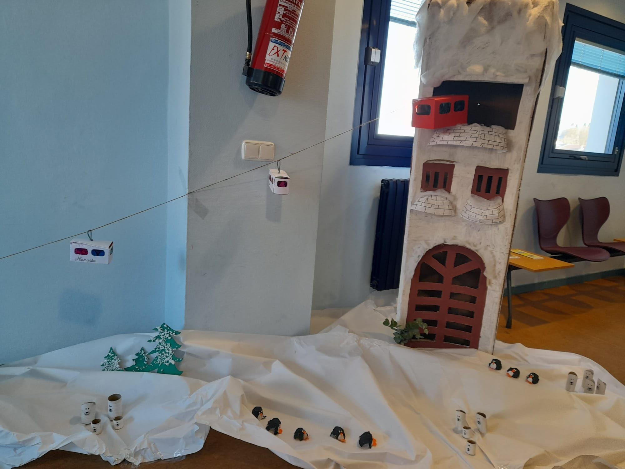Así es la decoración navideña de Nava: trineos y teleféricos con los alumnos como protagonistas