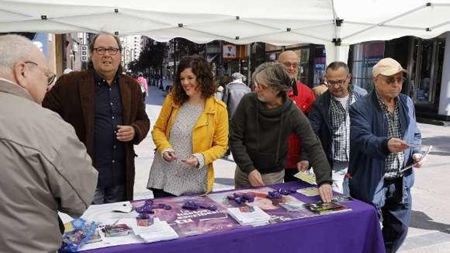 Mario Suárez del Fueyo y Sofía Castañón, ayer, en Gijón.