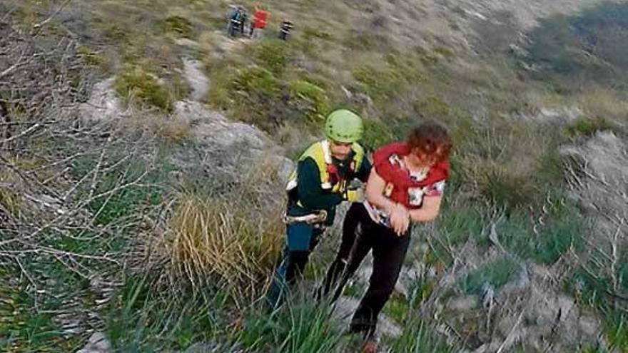 Rescatan a una excursionista alemana con un brazo roto