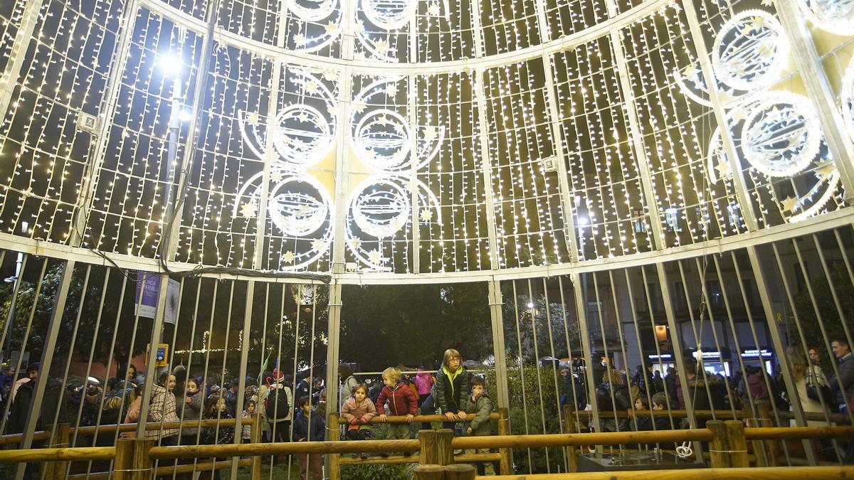 La base de l'arbre de Nadal de la plaça Catalunya.