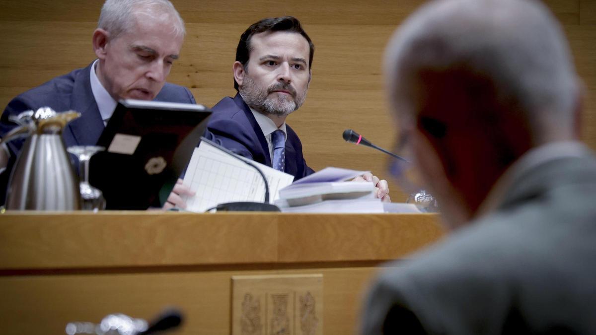 El portavoz adjunto de Vox, Joaquín Alés, durante la Comisión de Hacienda, este jueves.