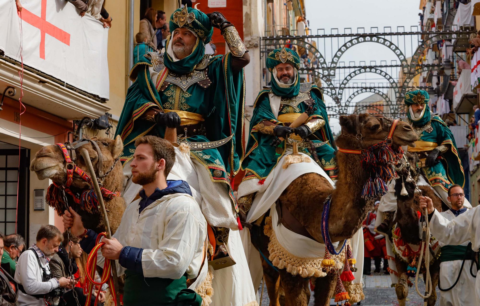 Espectaculares boatos y carrozas en las Fiestas de Alcoy