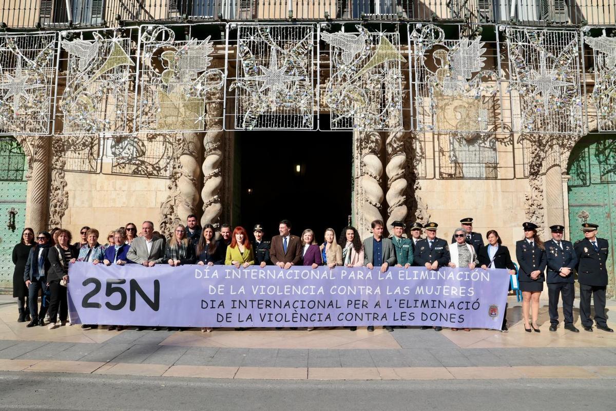 Actos por el 25N en el Ayuntamiento de Alicante
