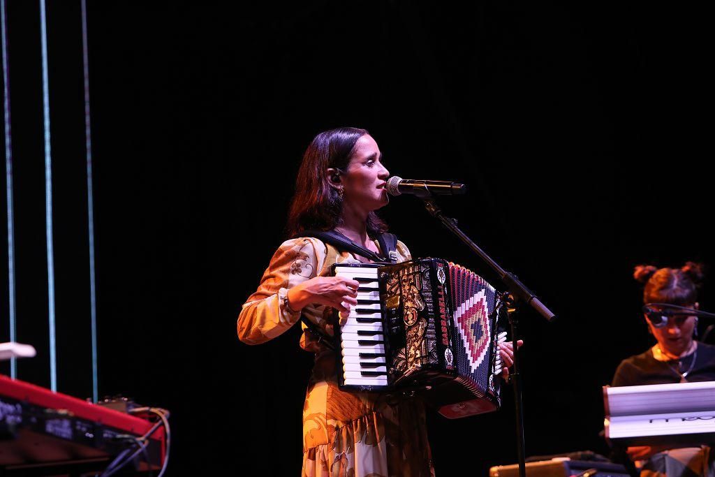 No te pierdas las mejores imágenes del concierto de Julieta Venegas en La Mar de Músicas
