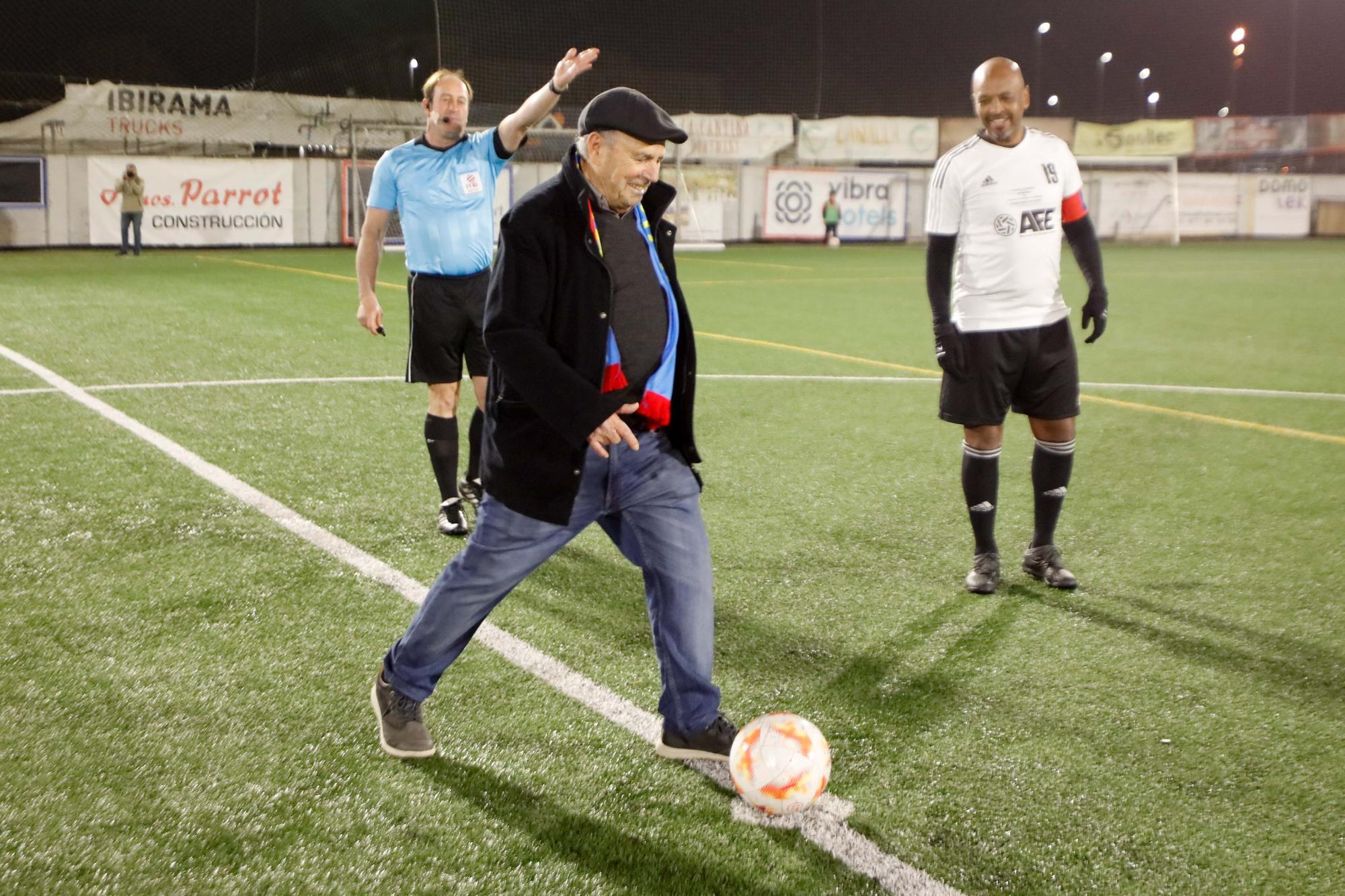 Mira aquí todas las imágenes del partido entre veteranos por el centenario del club Portmany