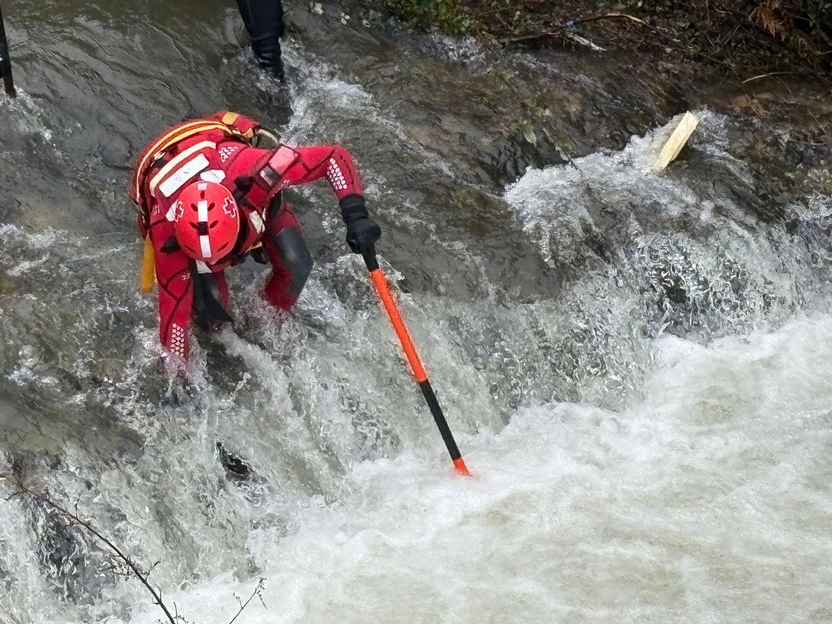 Cuarto día de búsqueda de la mujer que cayó al río en San Martín: así están siendo los complicados trabajos de rastreo