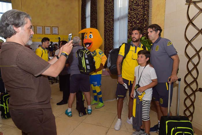 Llegada de la Unión Deportiva Las Palmas al ...