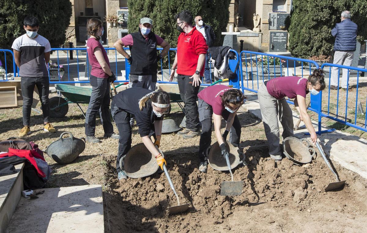 El cementerio de Alicante acoge la primera exhumación de represaliados del franquismo