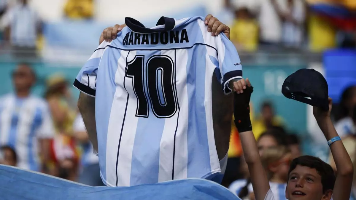La hija de Maradona dice que su internaci車n domiciliaria fue "una puesta en escena nefasta"