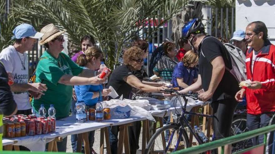 Una marcha ciclista por un día sin alcohol organizada por APAEX Elche.