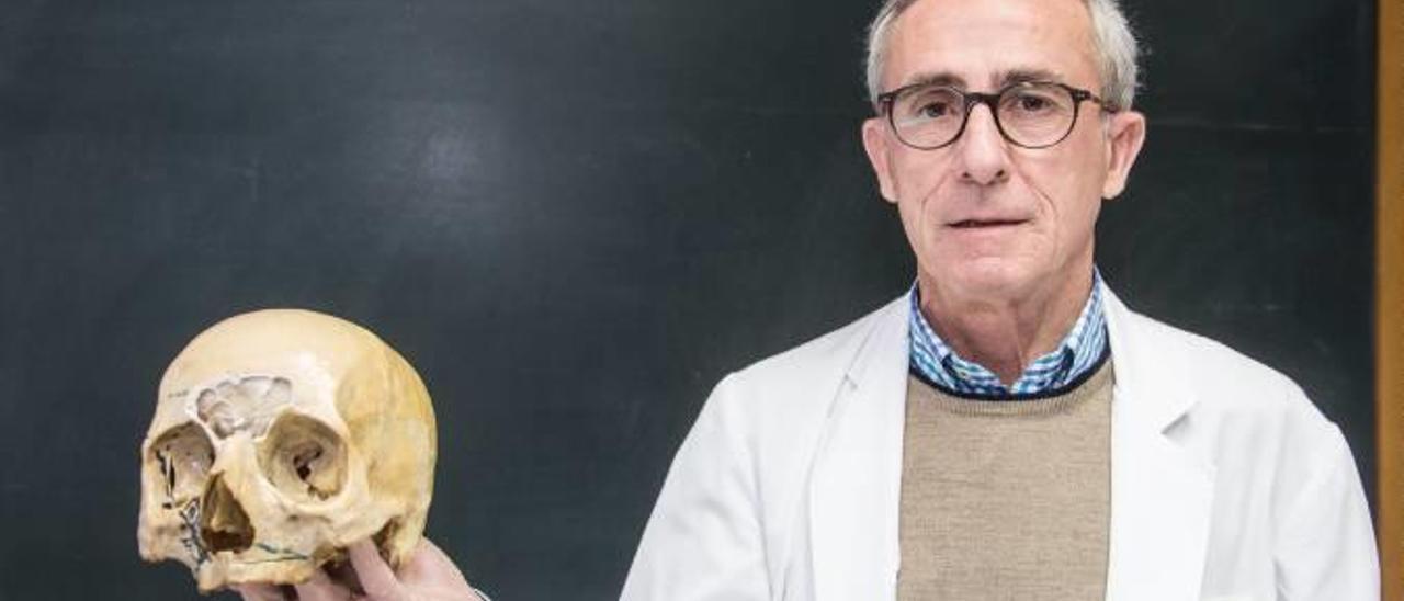 El doctor Guillermo Severá, especialista en implantes cocleares.