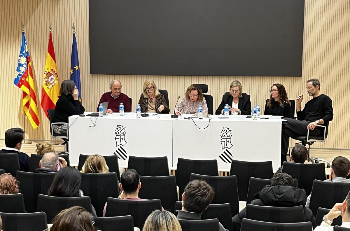 Momento de la subasta de los bienes de la Generalitat.