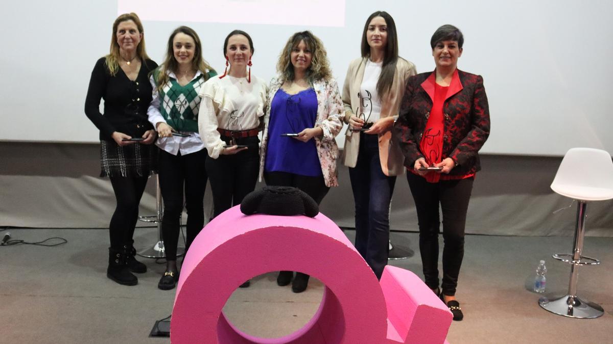 Foto de familia de la charla-coloquio que tuvo lugar el viernes pasado en Onda.