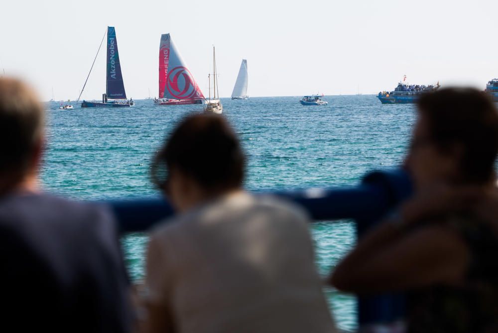 Miles de personas se dan cita en el Village del Puerto de Alicante para disfrutar del estreno de la competición