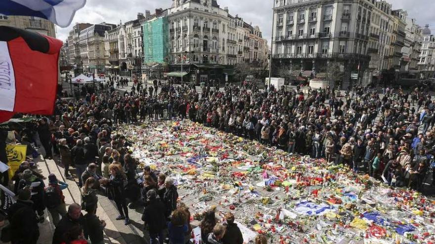 La concrentación pacífica de ayer en la plaza de la Bolsa de Bruselas. // Efe