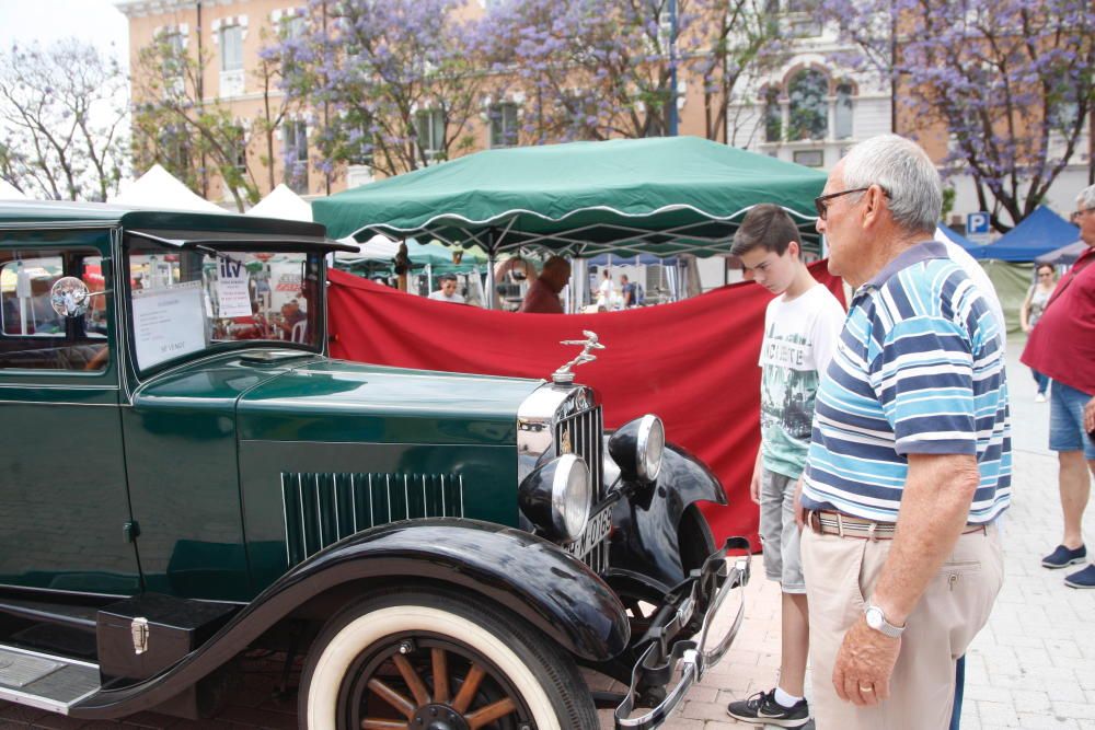 Feria de coches antiguos en el Cuartel de Artillería