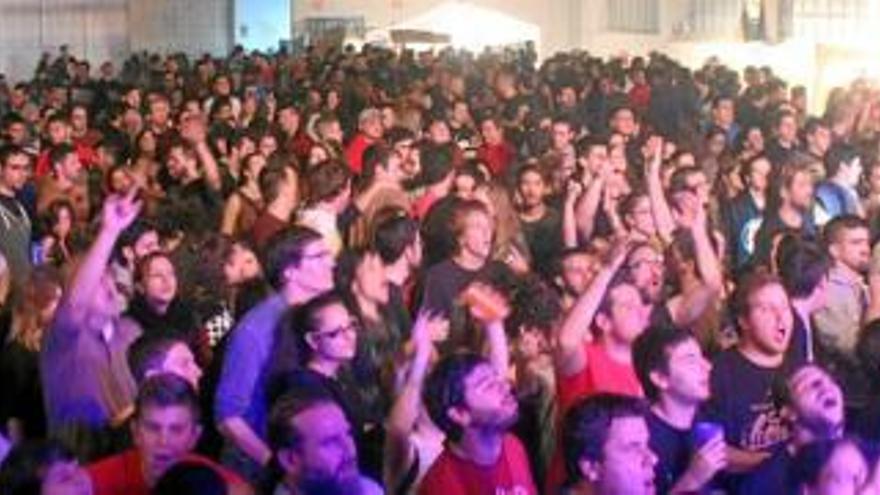 La tretzena edició del Castanyada Rock torna a ser un èxit