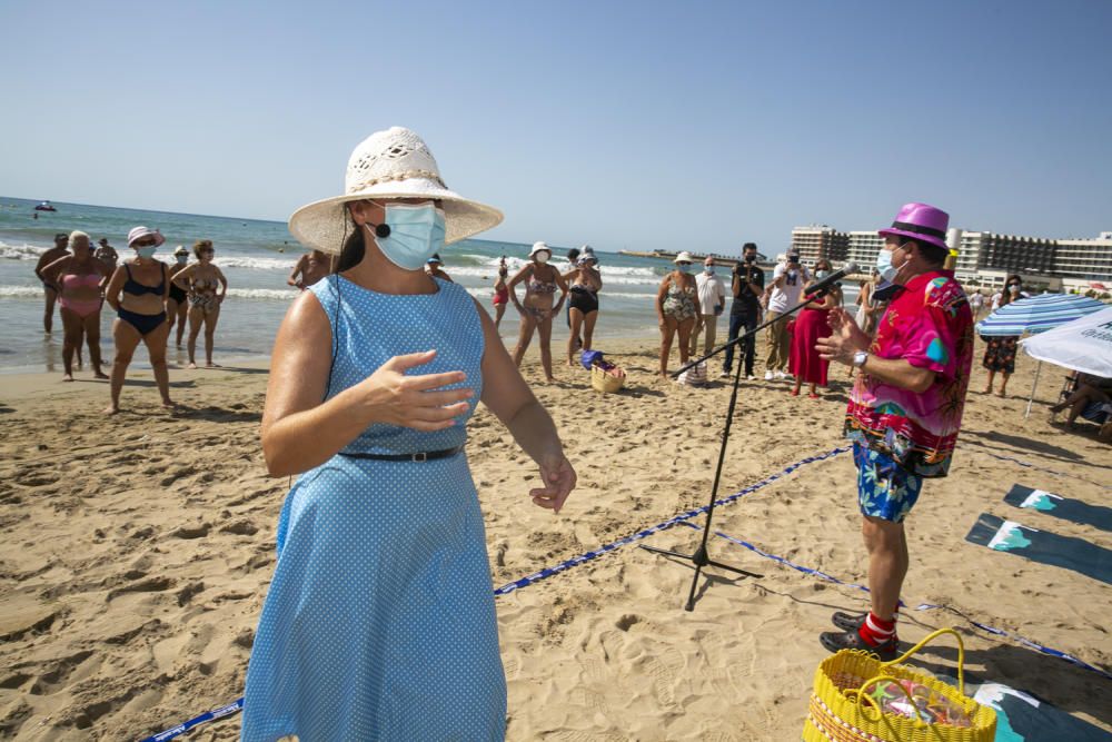 Una performance de actores los viernes en el Postiguet y en San Juan recordará los protocolos anti covid al aumentar la afluencia de bañistas los fines de semana.