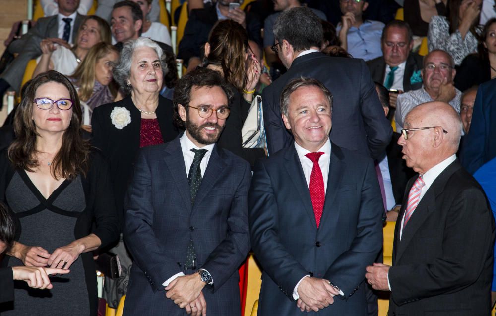 La vicepresidente del consell, Mónica Oltra, Aitor Moll, consejero delegado de Prensa Ibérica, El delegado del Gobierno, Juan Carlos Moragues y Jesús Prado, consejero de Editorial Prensa Valenciana.