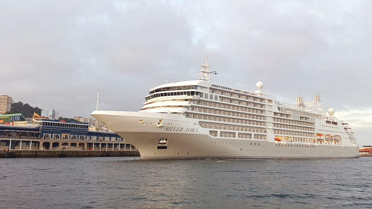 El buque en el puerto de Vigo.