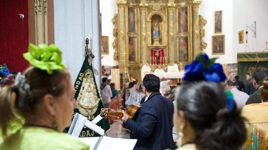 Badajoz se entrega a la fe rociera con el inicio simbólico del camino