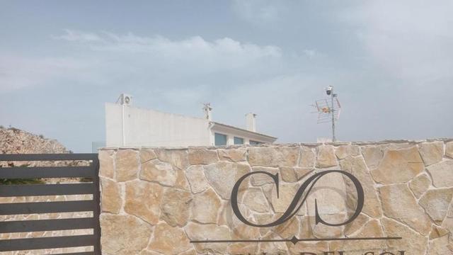Entrada a Villa Luna, al Cap Blanc de Cullera