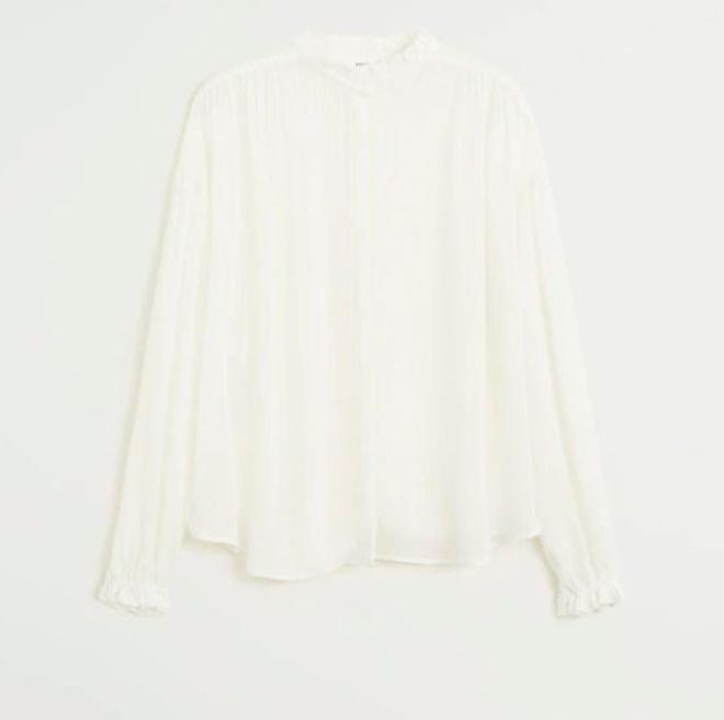 Camisa blanca semitransparente de Mango (precio: 19,99 euros)