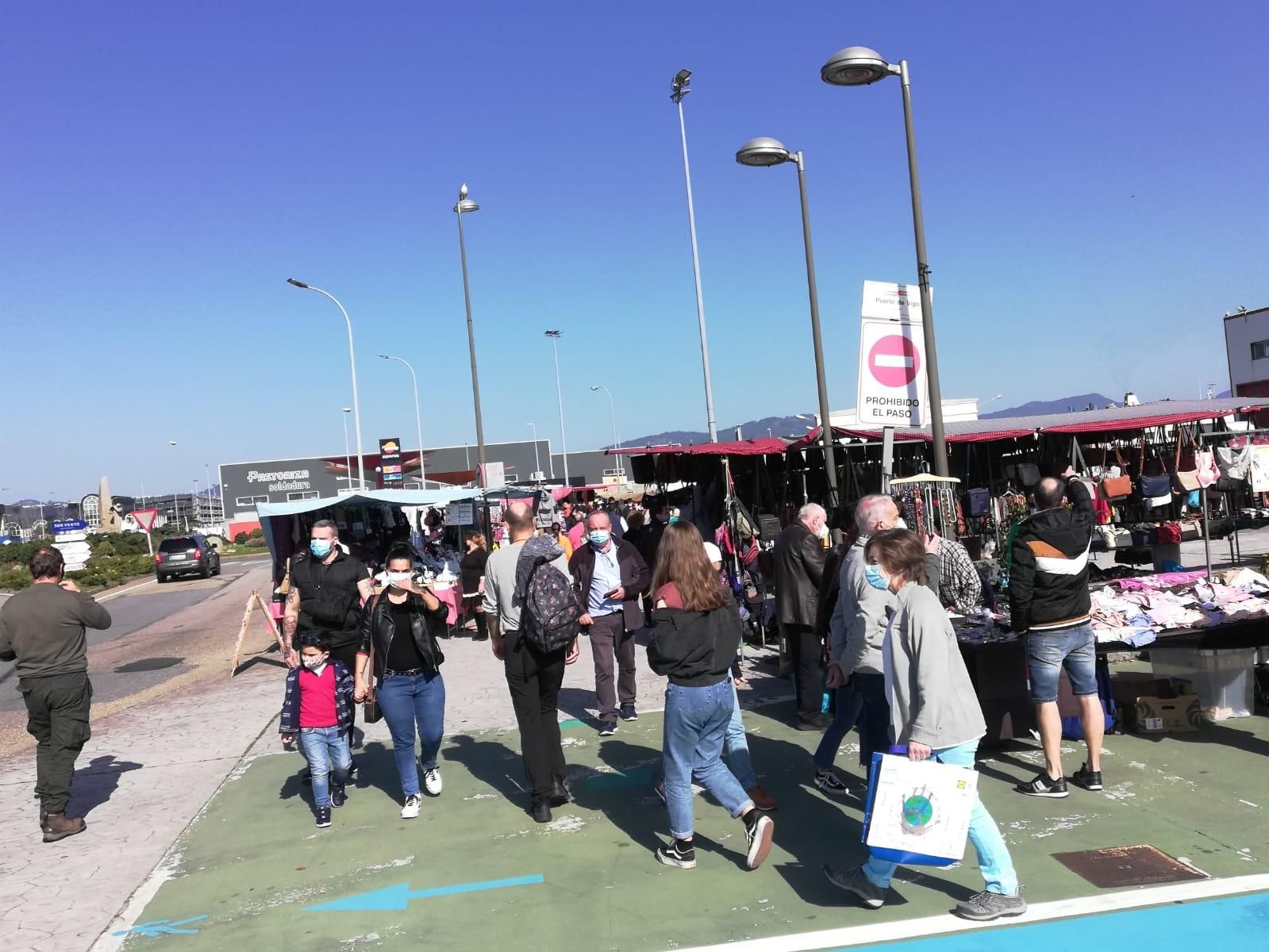 Domingo de sol, mercadillo y desescalada