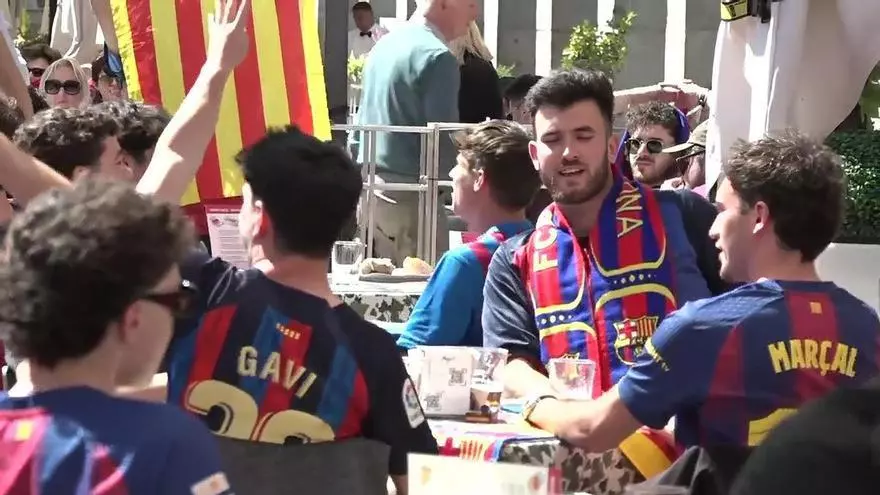 Los aficionados del Barça ya se hacen notar en el centro de Madrid