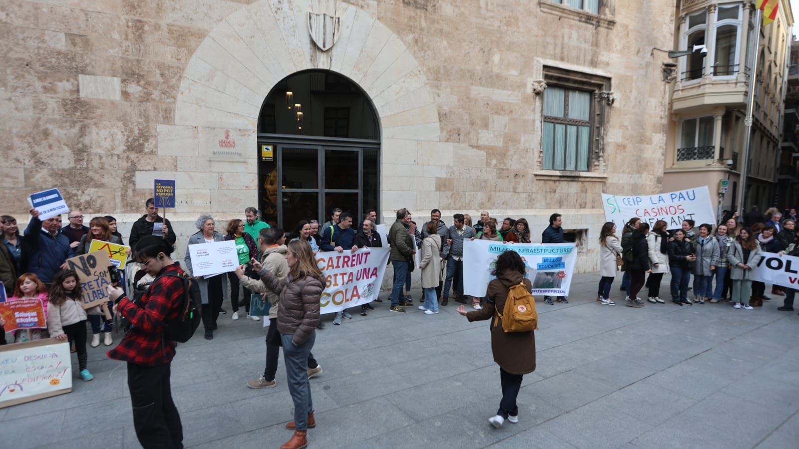 La concentración de la Plataforma en Defensa de la Enseñanza Pública contra la nueva "ley de libertad educativa", en imágenes