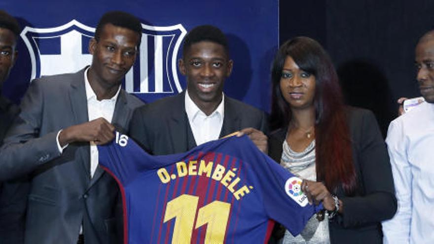 La cómica presentación de Dembelé