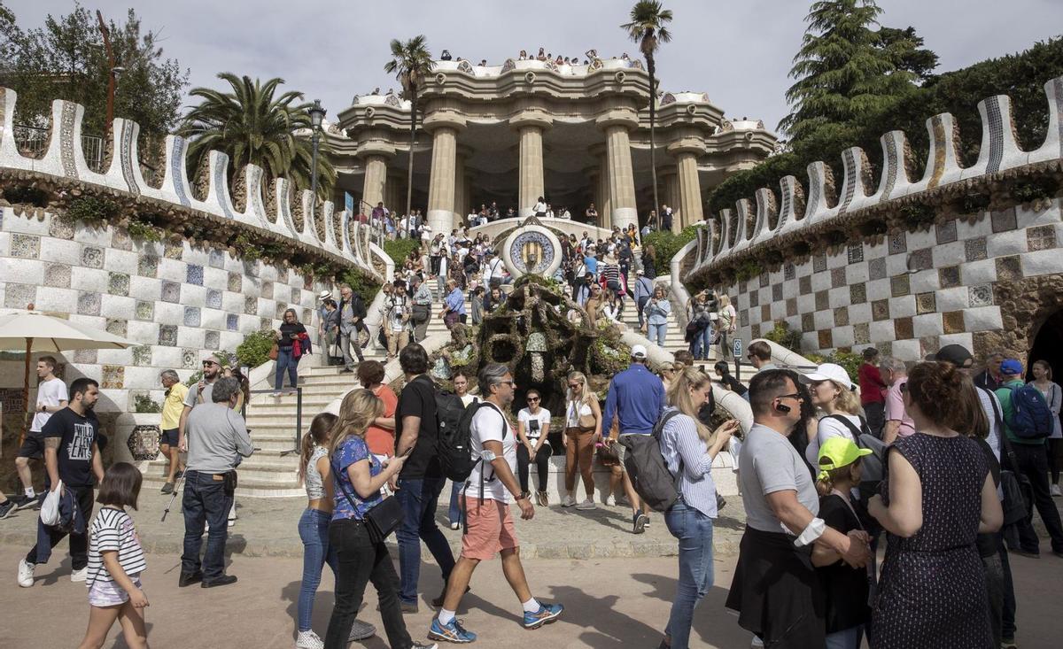 BCN posarà límit a la saturació al Park Güell, la Boqueria i la Sagrada Família