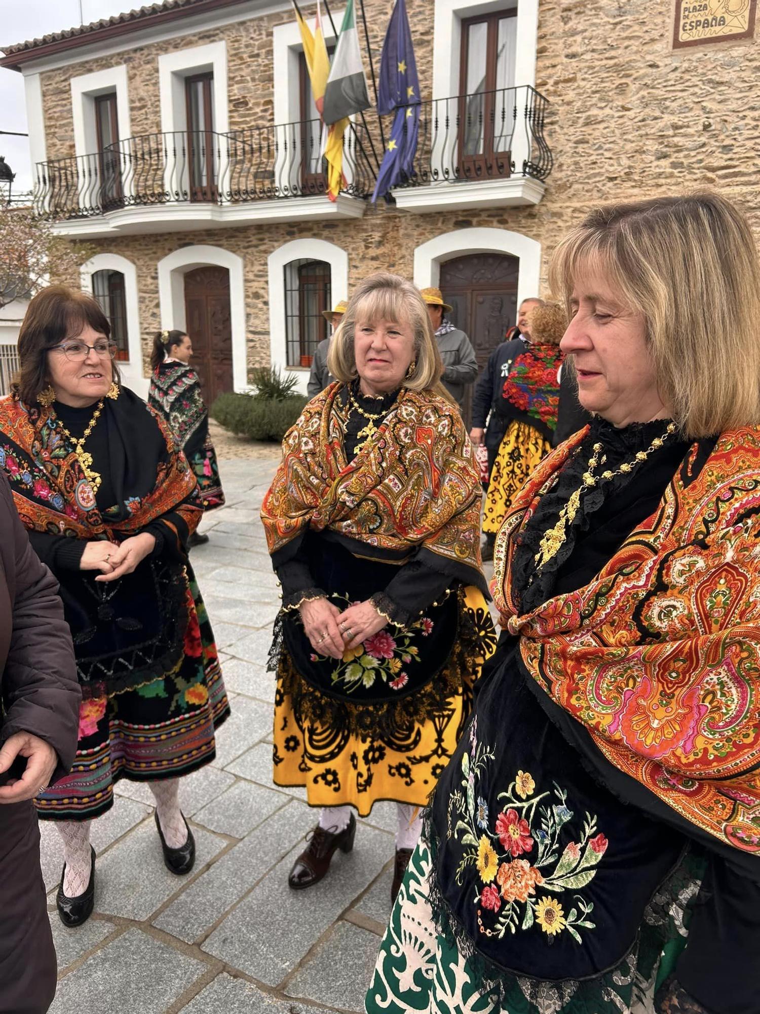 Galería | Aldeacentenera saca los refajos del baúl para recordar sus tradiciones