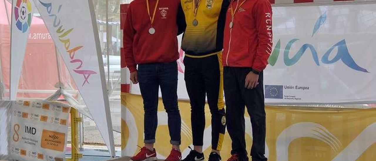 Fontán, en lo más alto del podio del Campeonato de España . // FdV