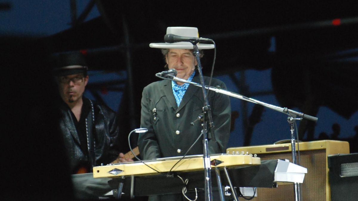 Bob Dylan, en una imagen de archivo de un concierto en Zaragoza, ya que no permite realizar fotografías en esta gira.