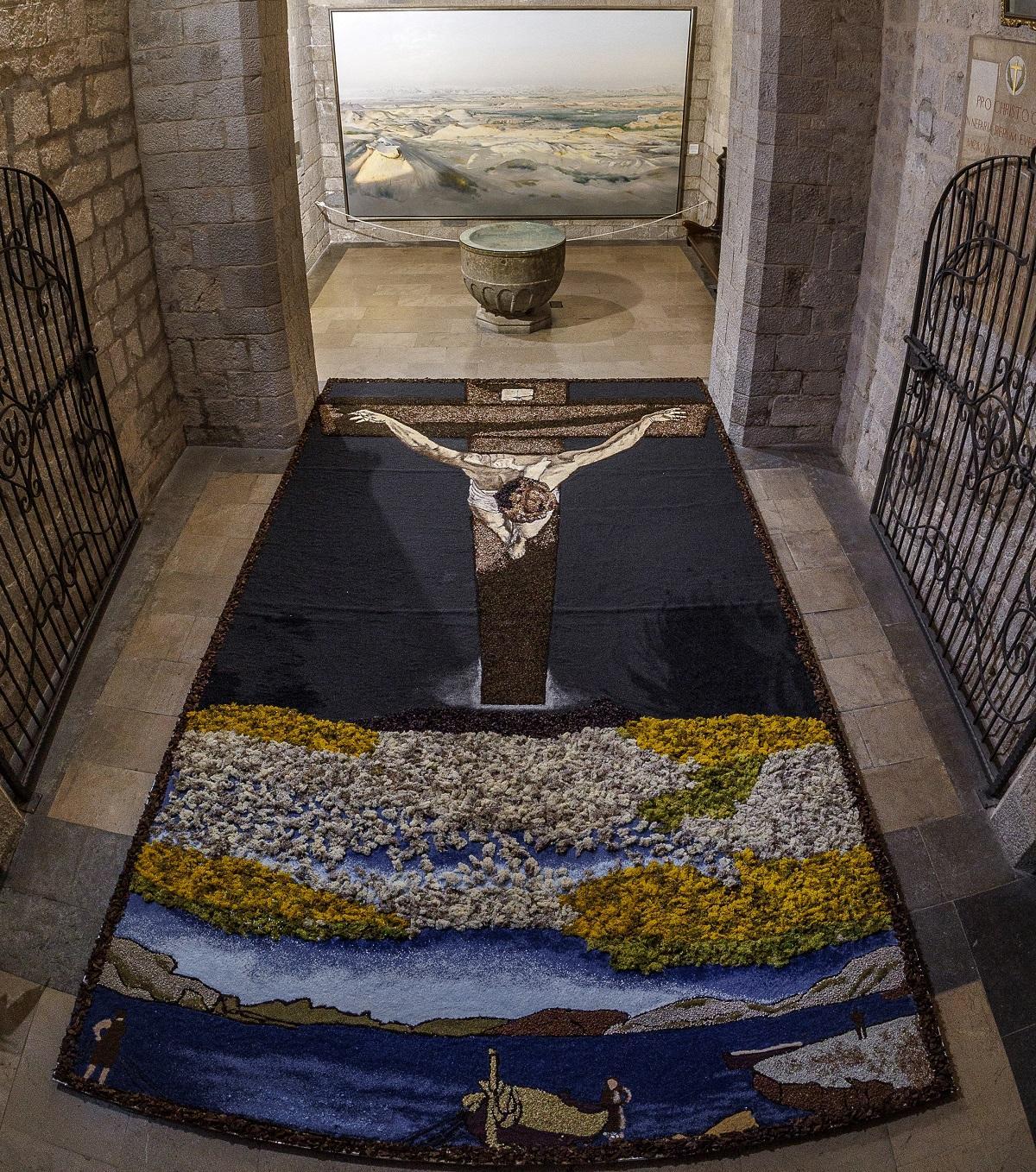 Catifa floral representant El Crist de Portlligat de Salvador Dalí