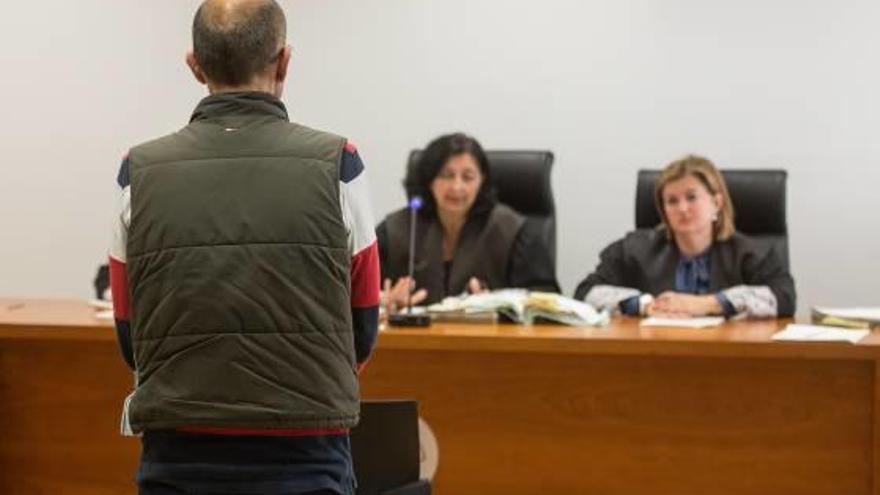 El acusado el primer día del juicio en la Audiencia de Alicante.