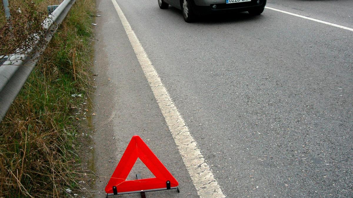 El BOE lo hace oficial: así es el nuevo "triángulo virtual" que llega, además, de la baliza V-16 y afecta a los conductores asturianos