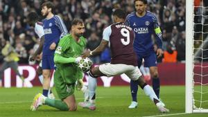 PSGs goalkeeper Gianluigi Donnarumma grimaces after Aston Villas Ezri Konsa scored his sides third goal during the Champions League quarterfinal second leg soccer match between Aston Villa and Paris Saint-Germain at the Villa Park stadium, in Birmingham, England, Tuesday, April 15, 2025. (AP Photo/Frank Augstein)